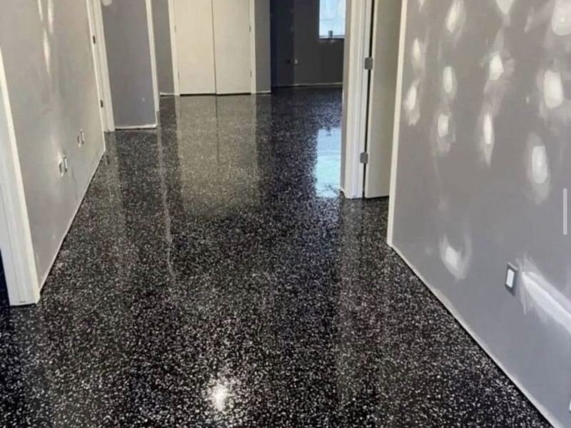 Speckled epoxy floor coating